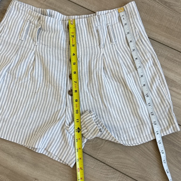 Abercrombie & Fitch Women's Blue and White Striped Shorts with Belt - Picture 6 of 8